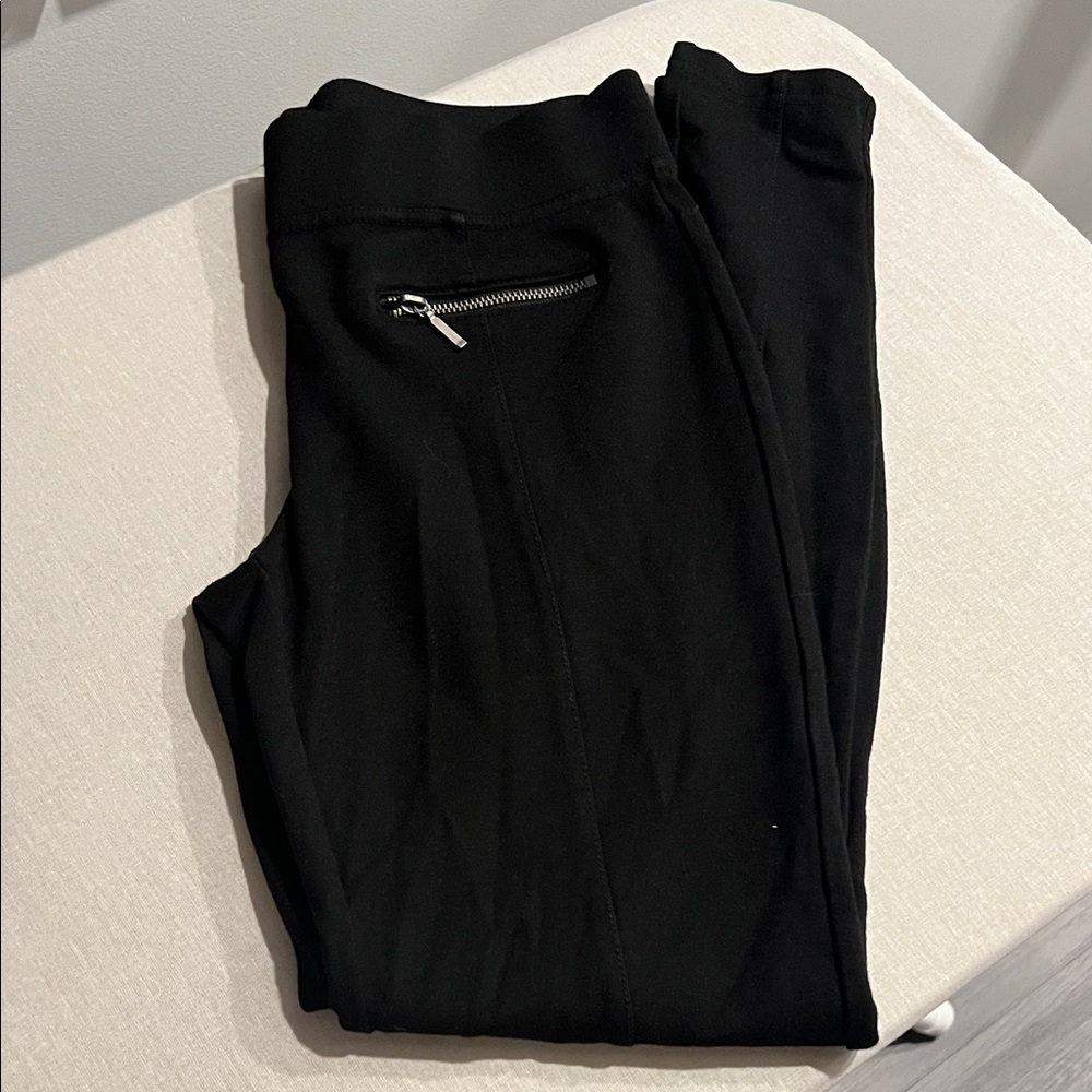 Willow & Clay Black Leggings with Zipper Detail